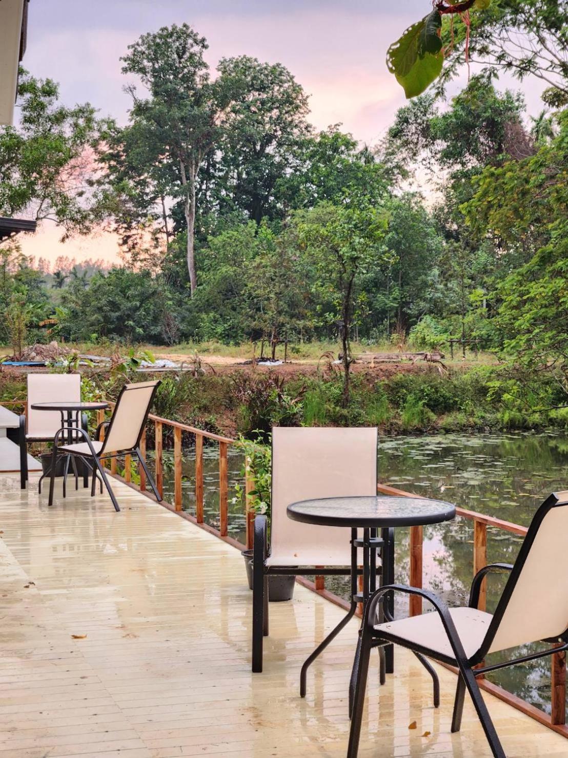 The Duck Cafe And Resort 트랏 외부 사진