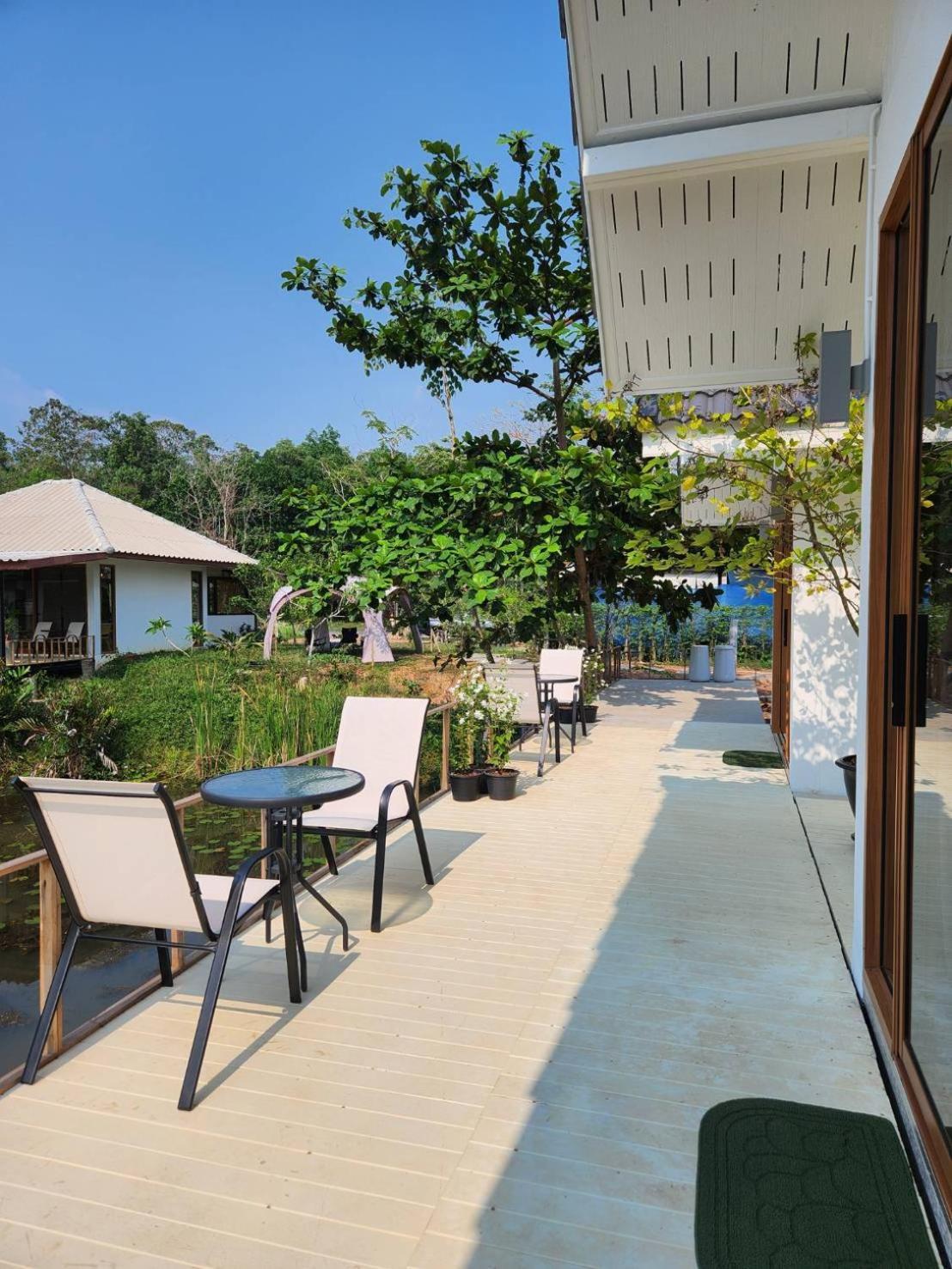 The Duck Cafe And Resort 트랏 외부 사진